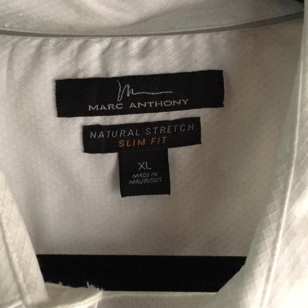Button down - Picture 2 of 3